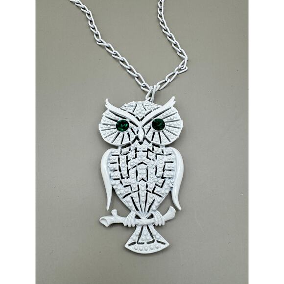 Vintage White Horned Owl with Emerald Rhinestone Eyes Pendant Necklace - Picture 3 of 7